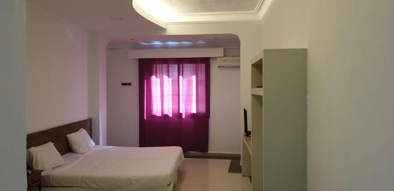 Hotel Privilege Bir El Djir Bagian luar foto