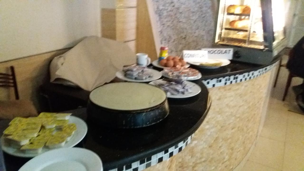 Hotel Privilege Bir El Djir Bagian luar foto