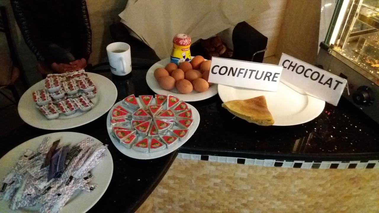 Hotel Privilege Bir El Djir Bagian luar foto